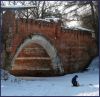 Рыбная ловля под сенью старинных стен