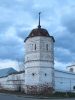 12 стены Покровского монастыря вечером